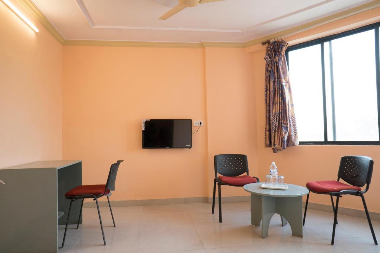 Oyo Flagship 37830 Hotel Aakar International ساتارا المظهر الخارجي الصورة