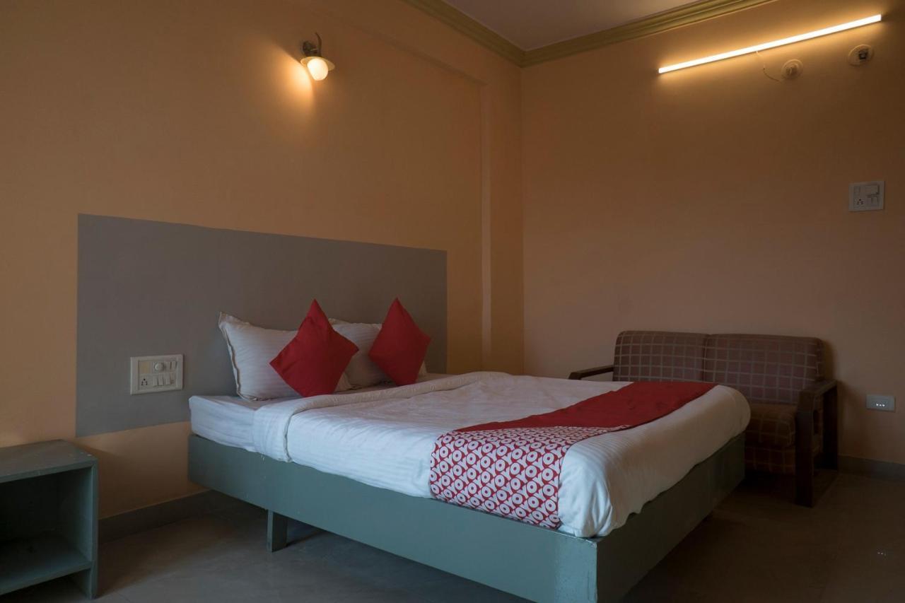 Oyo Flagship 37830 Hotel Aakar International ساتارا المظهر الخارجي الصورة
