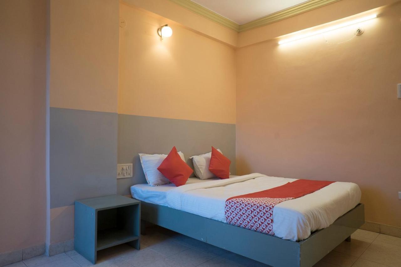 Oyo Flagship 37830 Hotel Aakar International ساتارا المظهر الخارجي الصورة