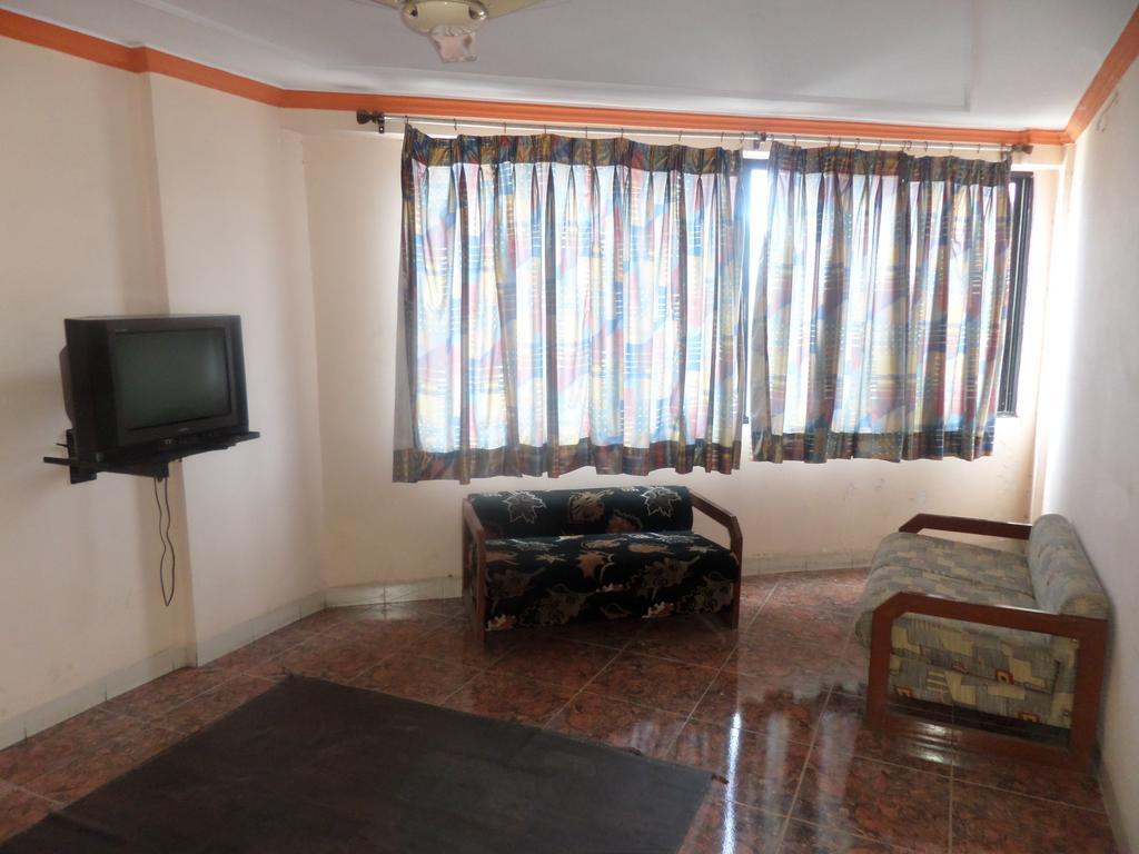 Oyo Flagship 37830 Hotel Aakar International ساتارا المظهر الخارجي الصورة