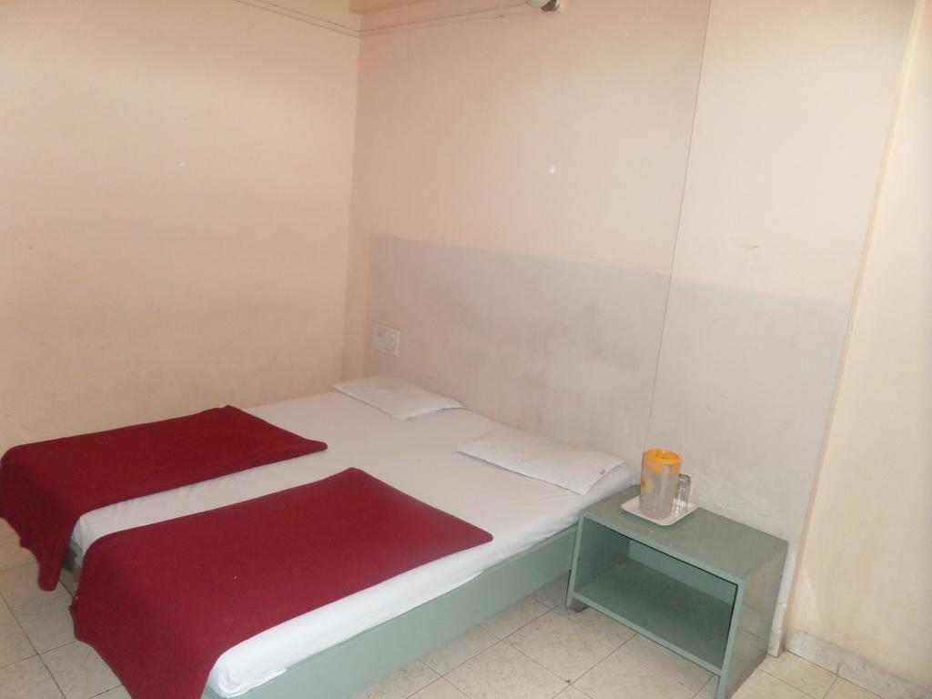 Oyo Flagship 37830 Hotel Aakar International ساتارا المظهر الخارجي الصورة