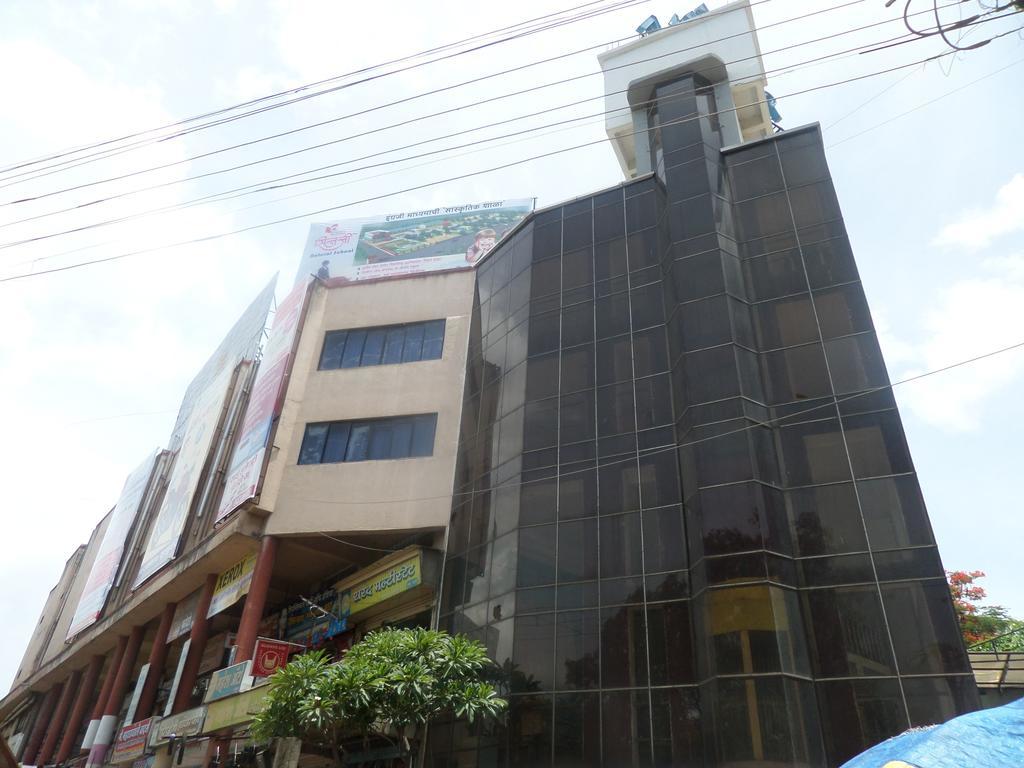 Oyo Flagship 37830 Hotel Aakar International ساتارا المظهر الخارجي الصورة