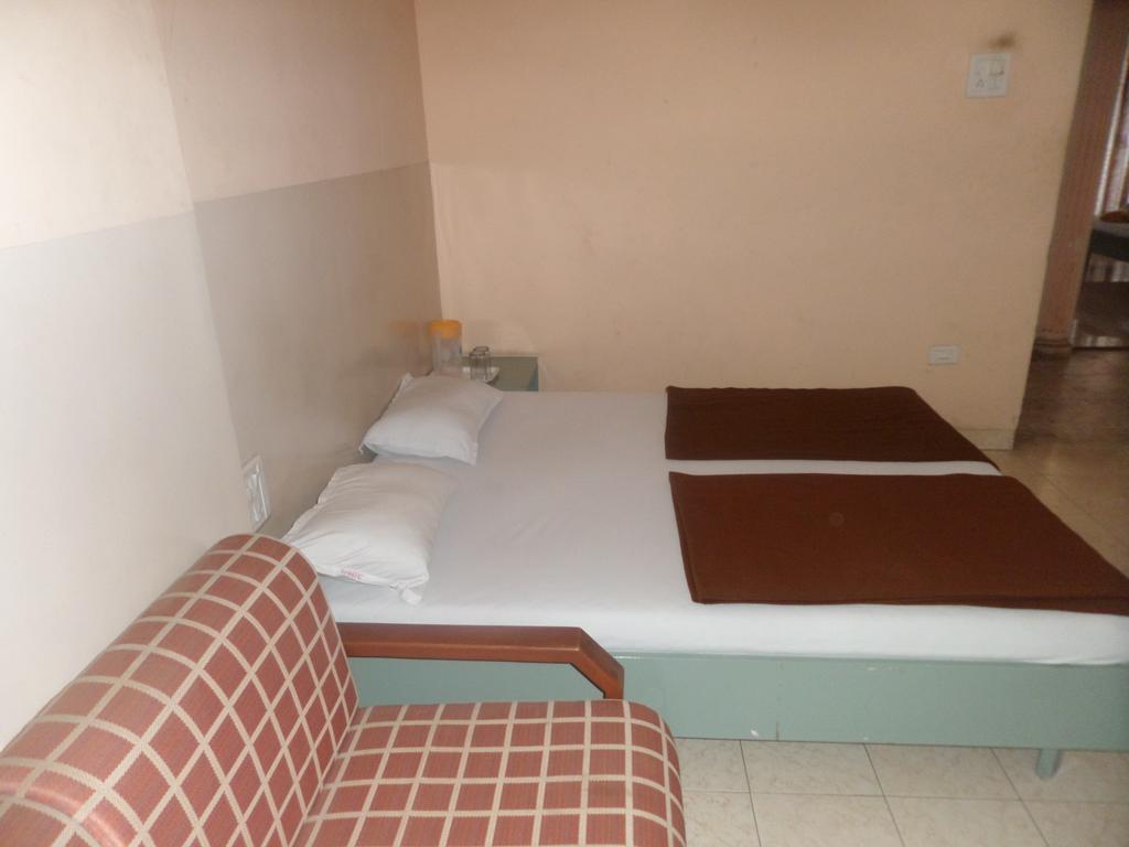 Oyo Flagship 37830 Hotel Aakar International ساتارا المظهر الخارجي الصورة