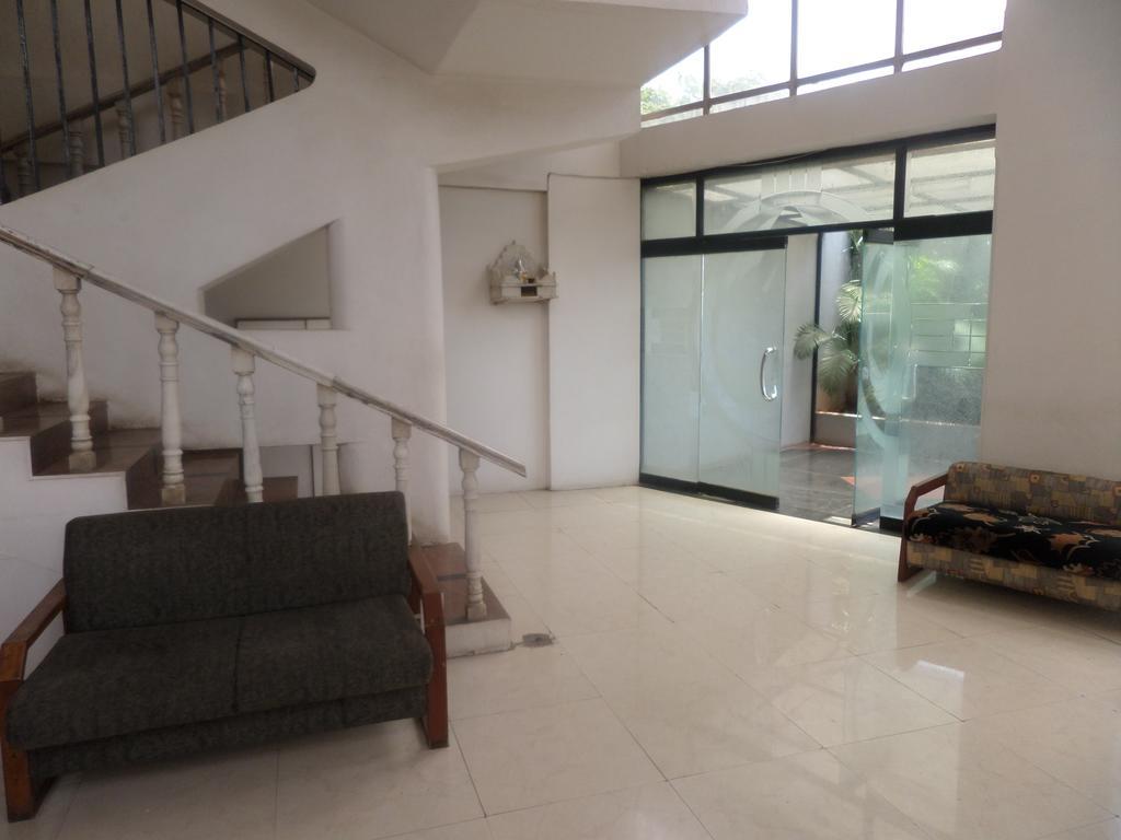 Oyo Flagship 37830 Hotel Aakar International ساتارا المظهر الخارجي الصورة