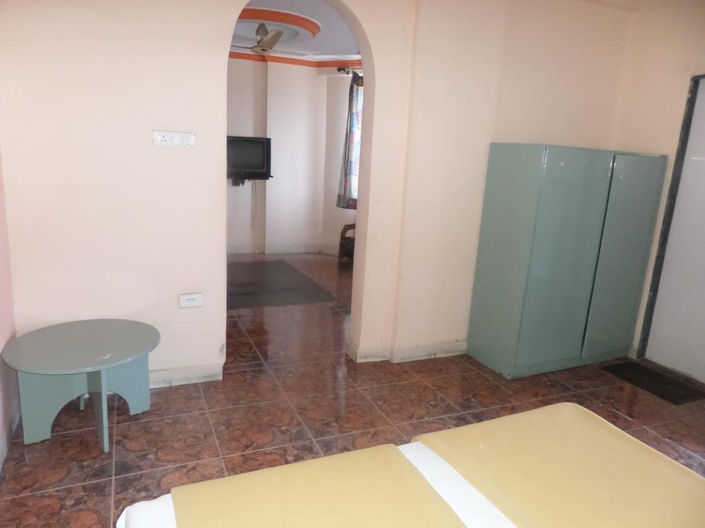Oyo Flagship 37830 Hotel Aakar International ساتارا المظهر الخارجي الصورة