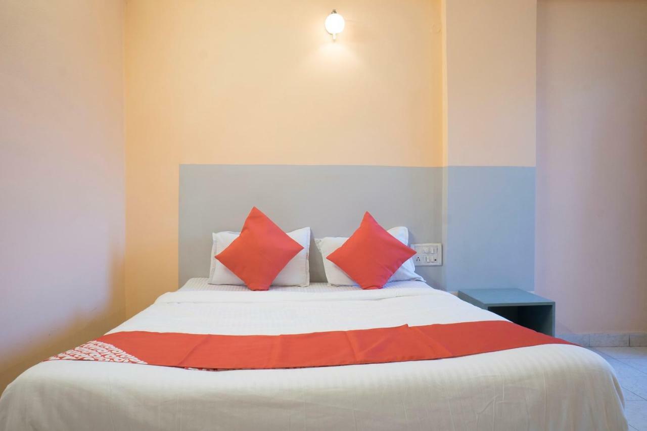 Oyo Flagship 37830 Hotel Aakar International ساتارا المظهر الخارجي الصورة