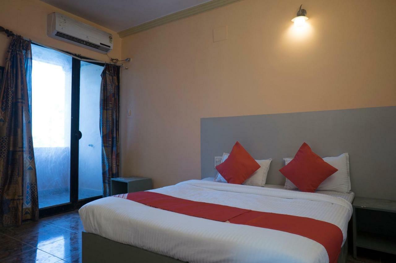 Oyo Flagship 37830 Hotel Aakar International ساتارا المظهر الخارجي الصورة