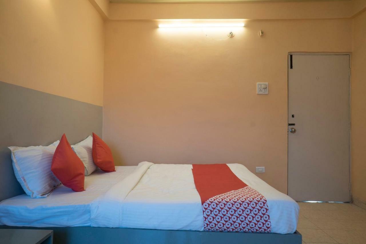 Oyo Flagship 37830 Hotel Aakar International ساتارا المظهر الخارجي الصورة